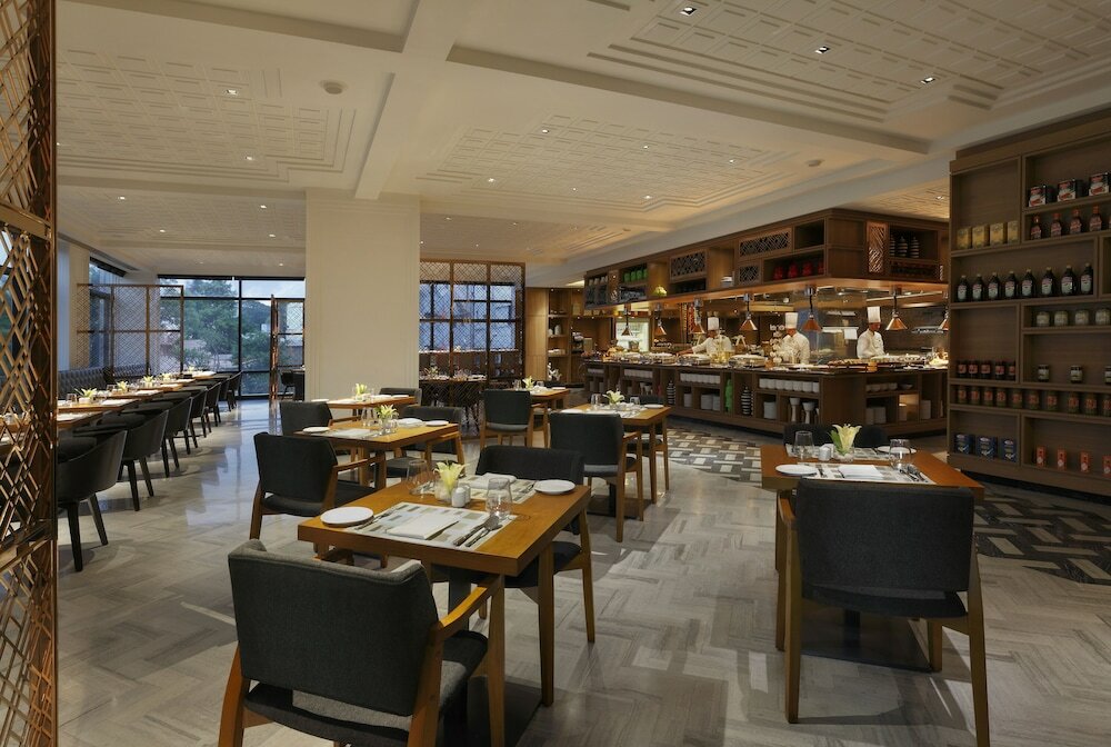 Фото Novotel Chennai Chamiers Road Hotel
