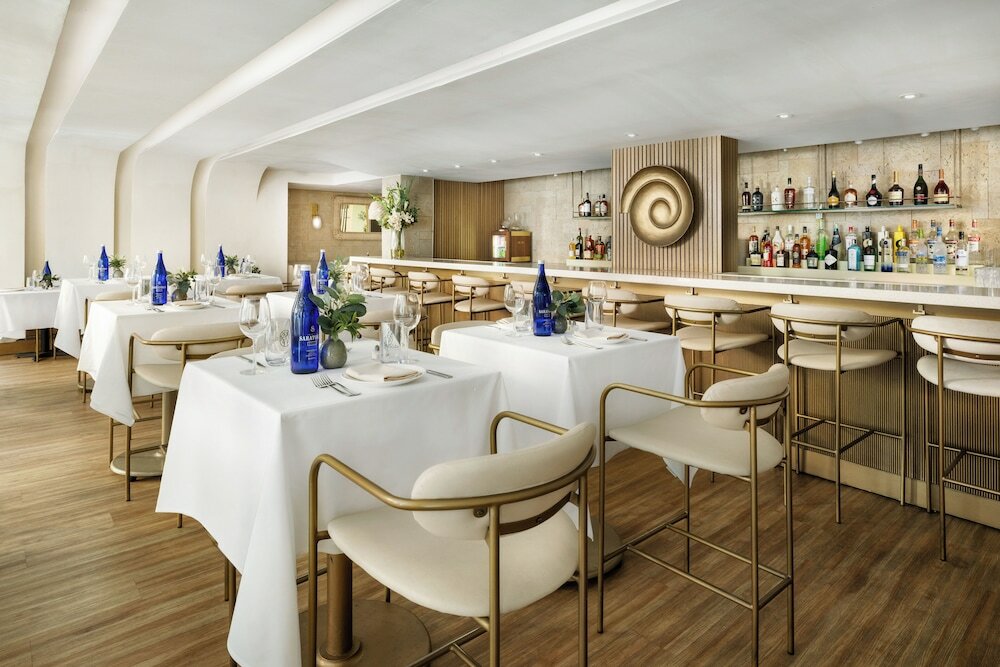 Фото The Shoreham Hotel