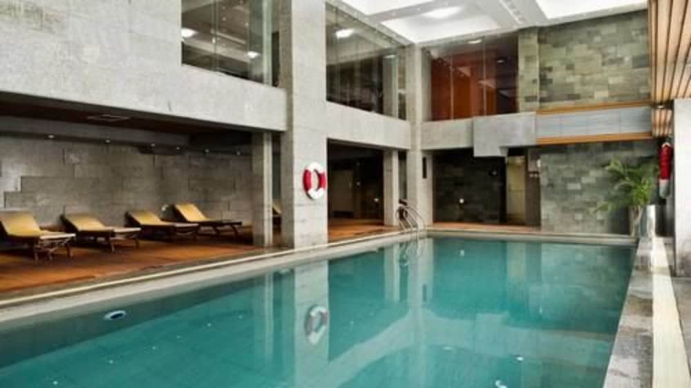 Фото The Corporate Hotel Convention Centre