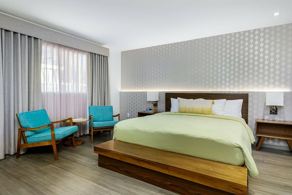 Фото Skylark Hotel