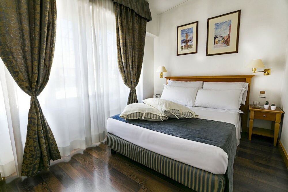Фото Hotel Diplomatic