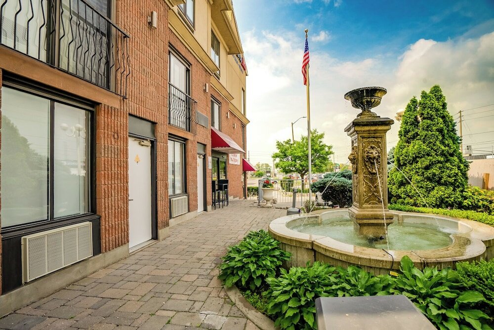 Фото Monte Carlo Inn Toronto West Suites