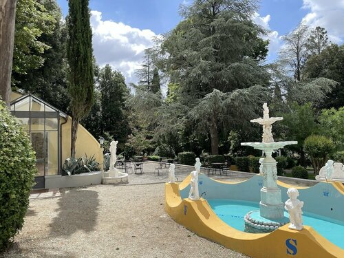 Гостиница Fantastic Garden в Сесто-Фьорентино