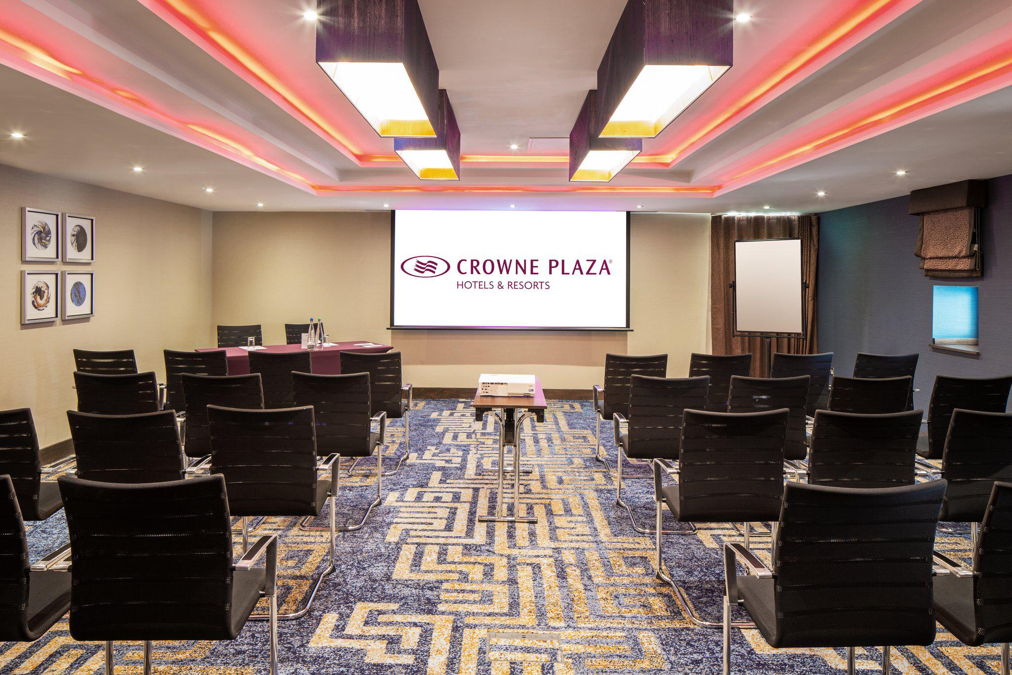 Фото Crowne Plaza London - Gatwick Airport