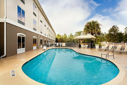 Гостиница Holiday Inn Express & Suites Inverness-Lecanto в Инвернессе