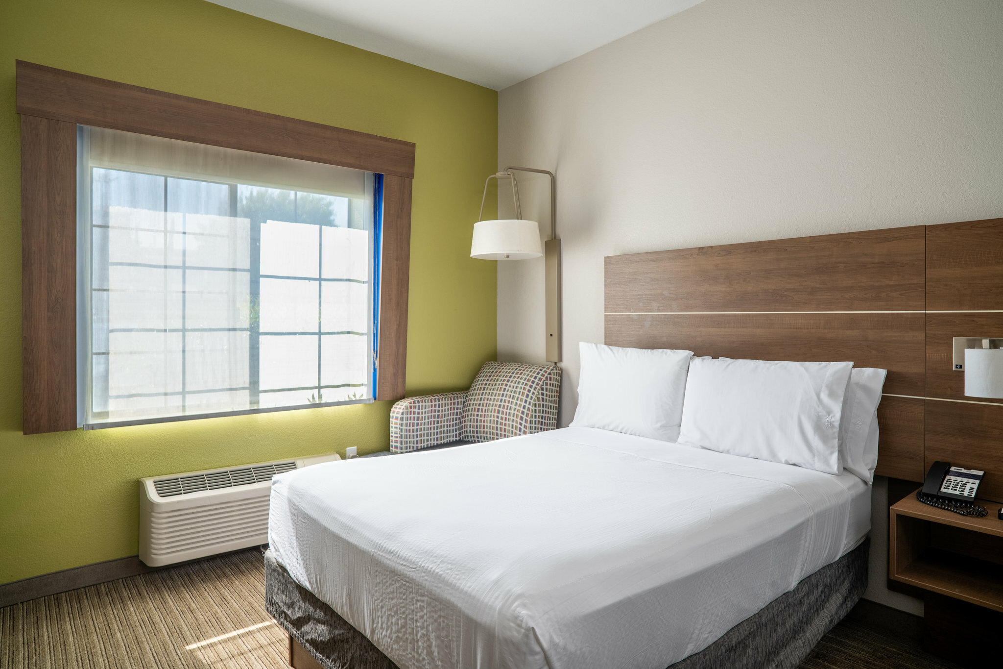 Фото Holiday Inn Express Hotel & Suites Hesperia, an Ihg Hotel