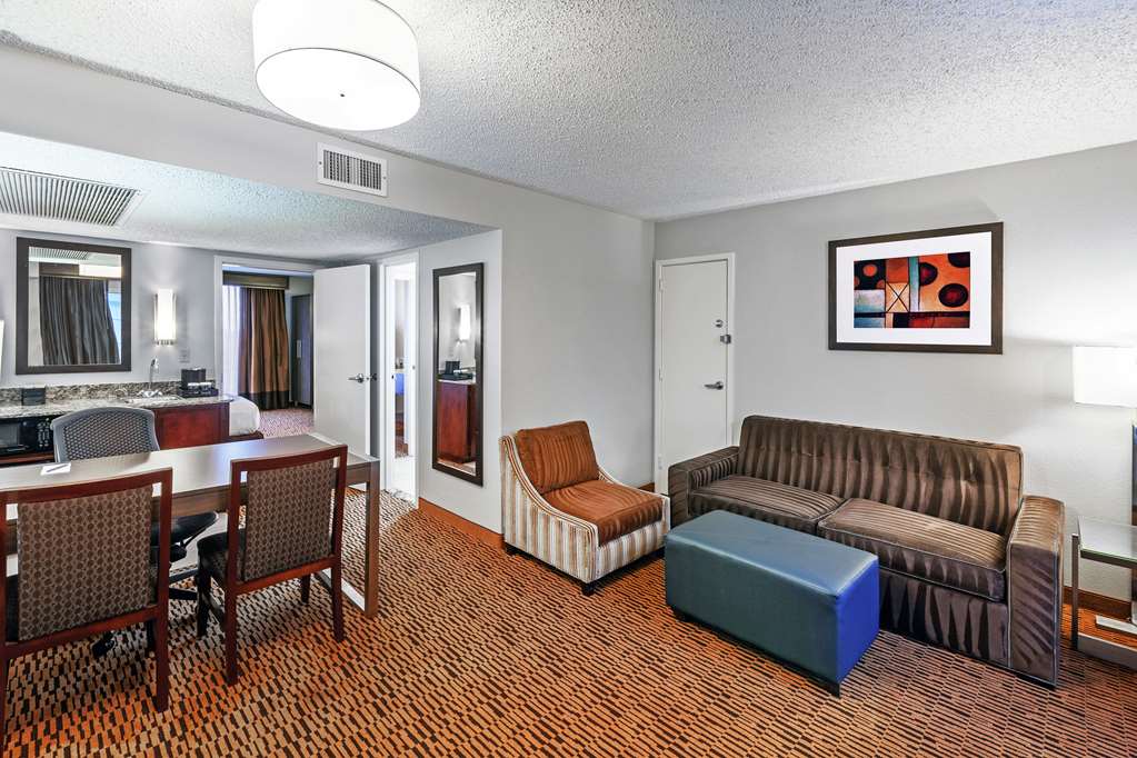 Фото Embassy Suites Hotel Dallas Market Center