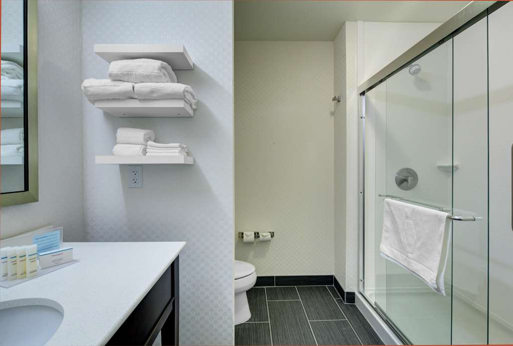 Фото Hampton Inn & Suites Roanoke-Downtown