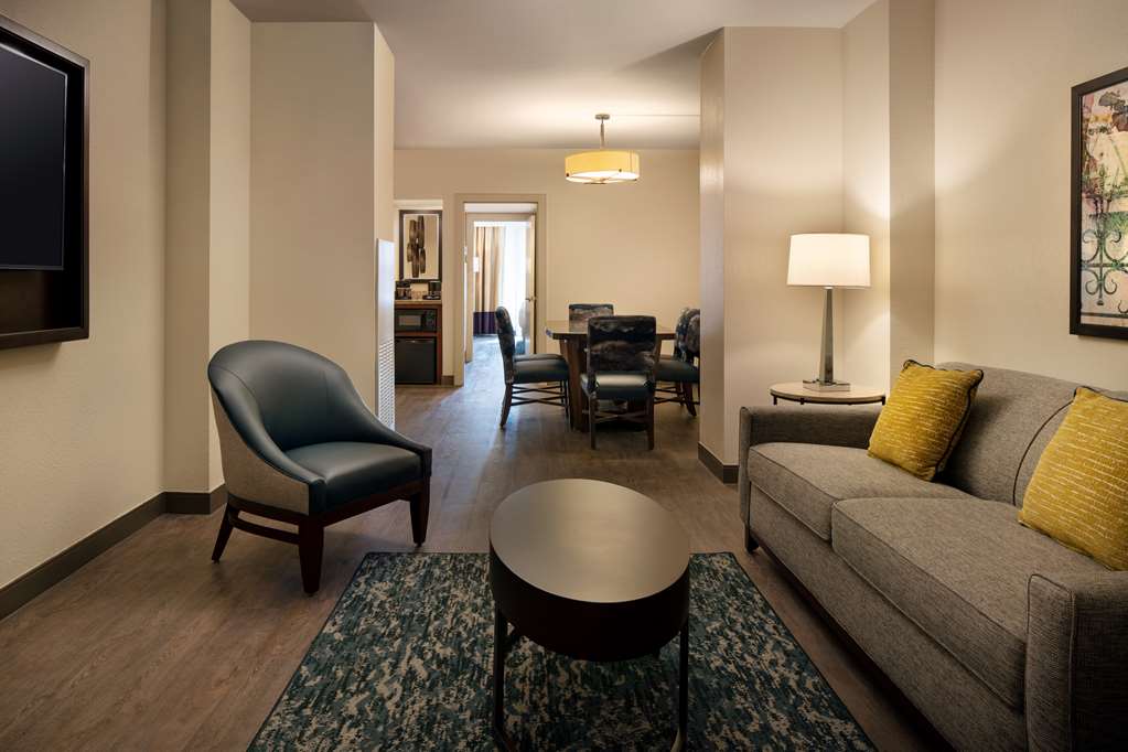 Фото Embassy Suites by Hilton New Orleans