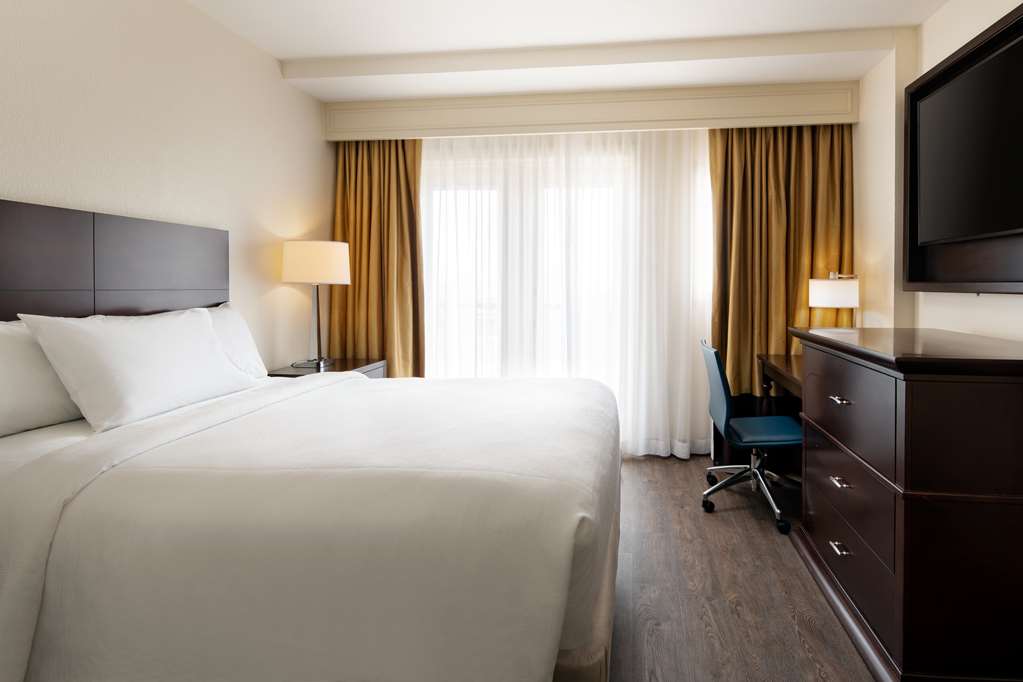 Фото Embassy Suites by Hilton New Orleans