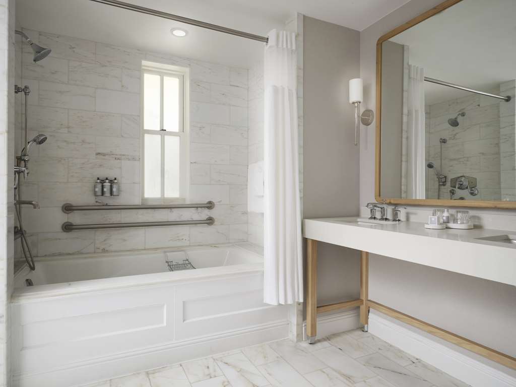 Фото Beach Village at The Del, Curio Collection by Hilton