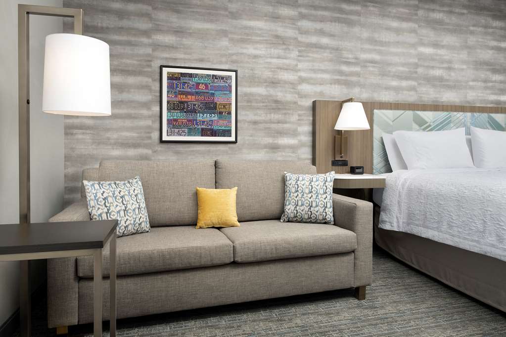 Фото Hampton Inn Boston Logan Airport Chelsea