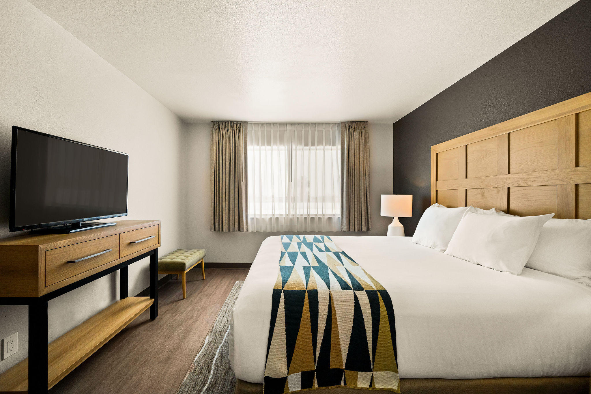 Фото Oxford Suites Redding