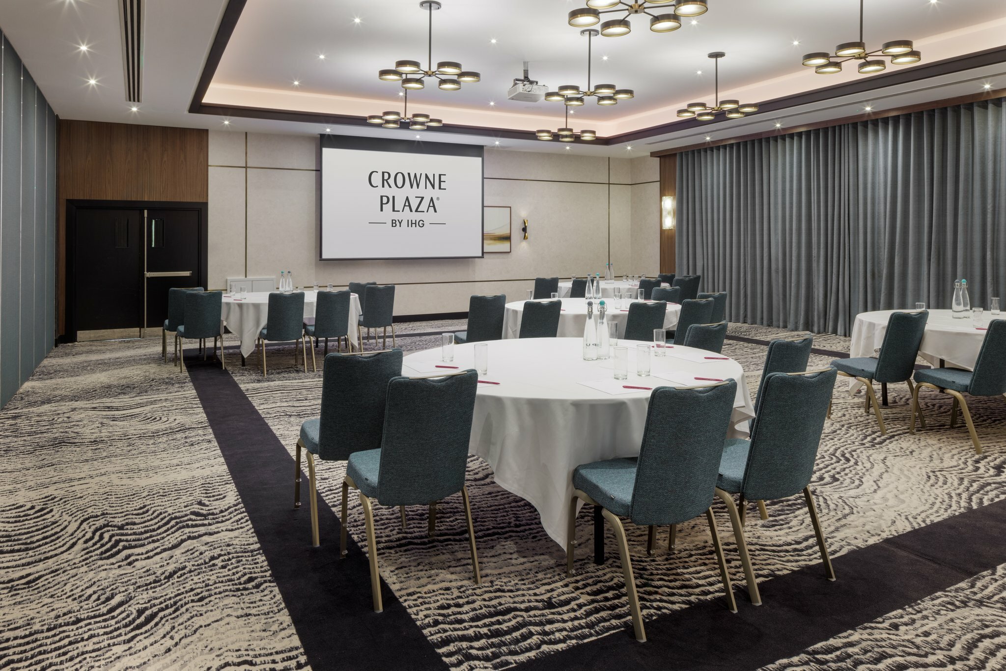 Фото Crowne Plaza London - Gatwick Airport
