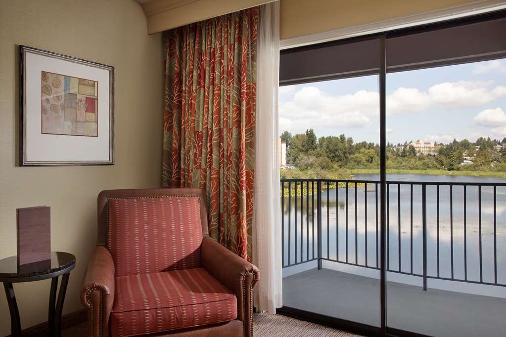 Фото Doubletree by Hilton Seattle Airport
