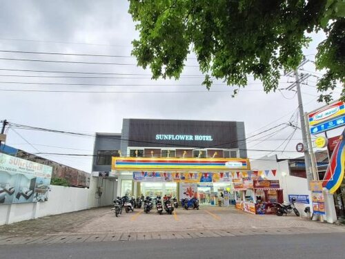 Sunflower Hotel Syariah near Juanda Airport