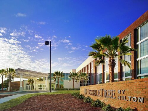 Гостиница DoubleTree by Hilton Hotel and Suites Charleston Airport в Гус-Крик