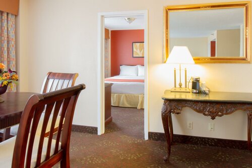 Гостиница Holiday Inn Chicago O'Hare Area by Ihg в Скоки
