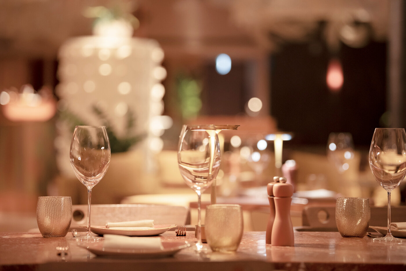 Фото KROMO Bangkok, Curio Collection by Hilton