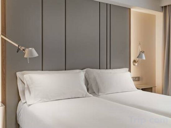 Фото Nh Madrid Paseo de la Habana