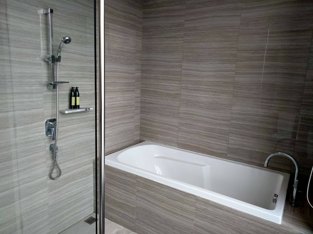 Фото The Quarter Ari by UHG