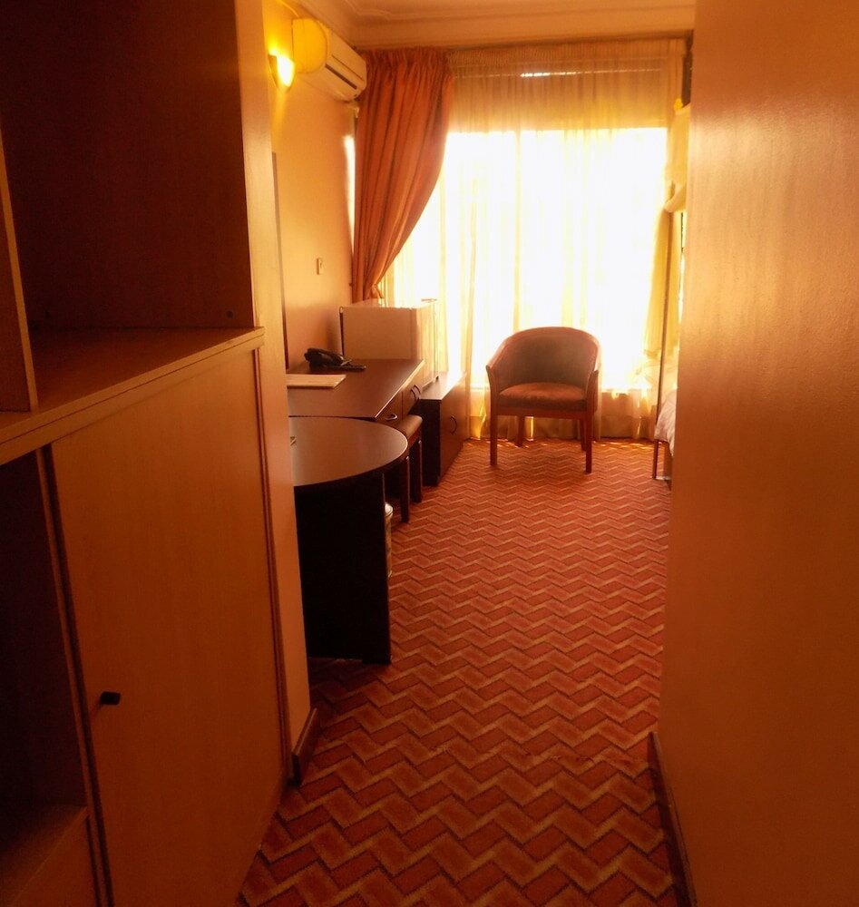 Фото Entebbe Travelle'rs Inn