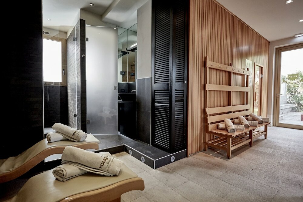 Фото Rouge Hotel International