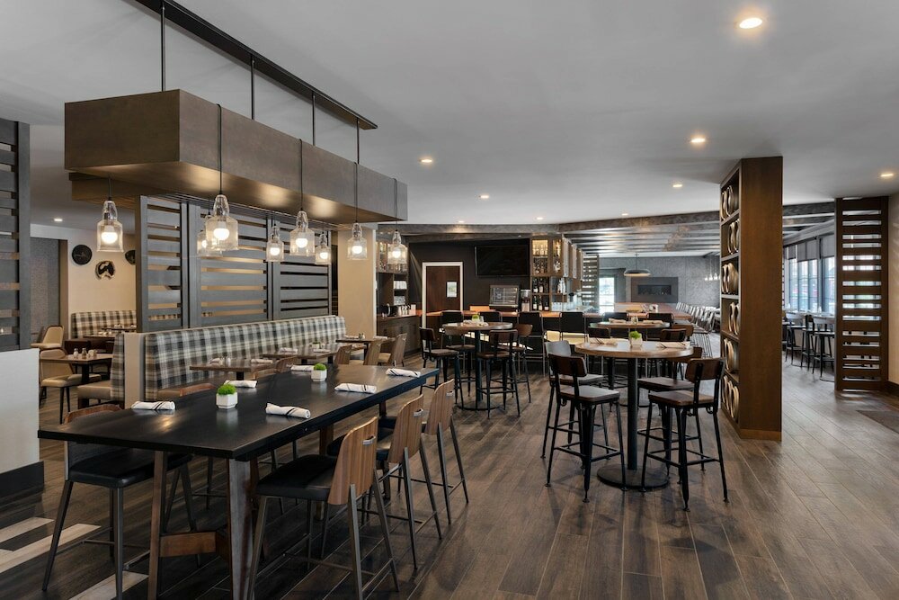 Фото Delta Hotels by Marriott Burlington