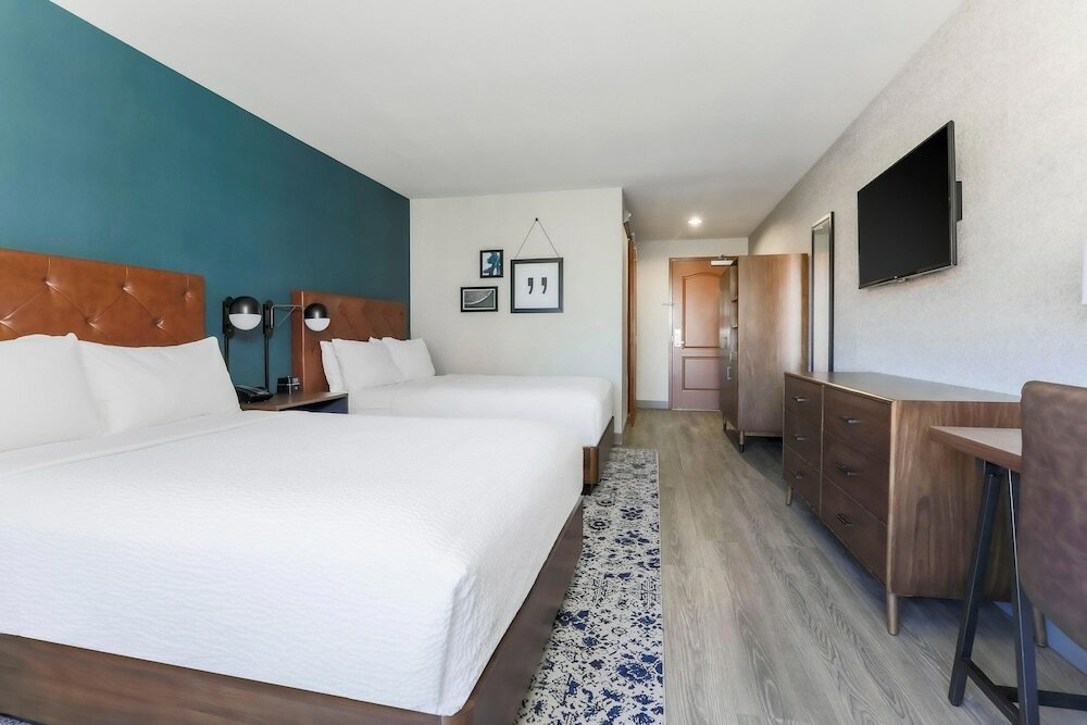 Фото Four Points by Sheraton Ontario-Rancho Cucamonga