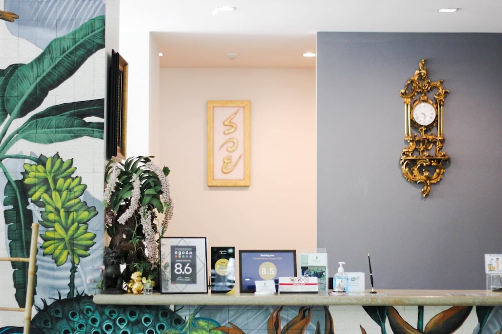 Фото Bangkok Oasis Hotel