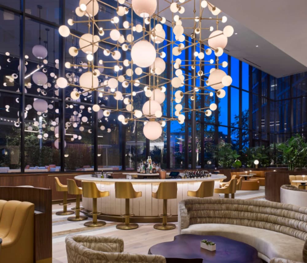 Фото C. Baldwin, Curio Collection by Hilton