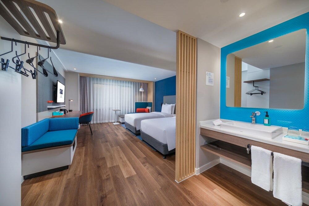 Фото Holiday Inn Express Ningbo City Center