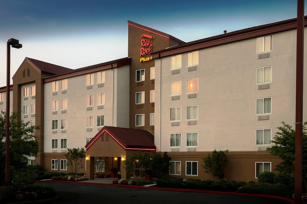Фото Red Roof Inn Plus+ Long Island - Garden City