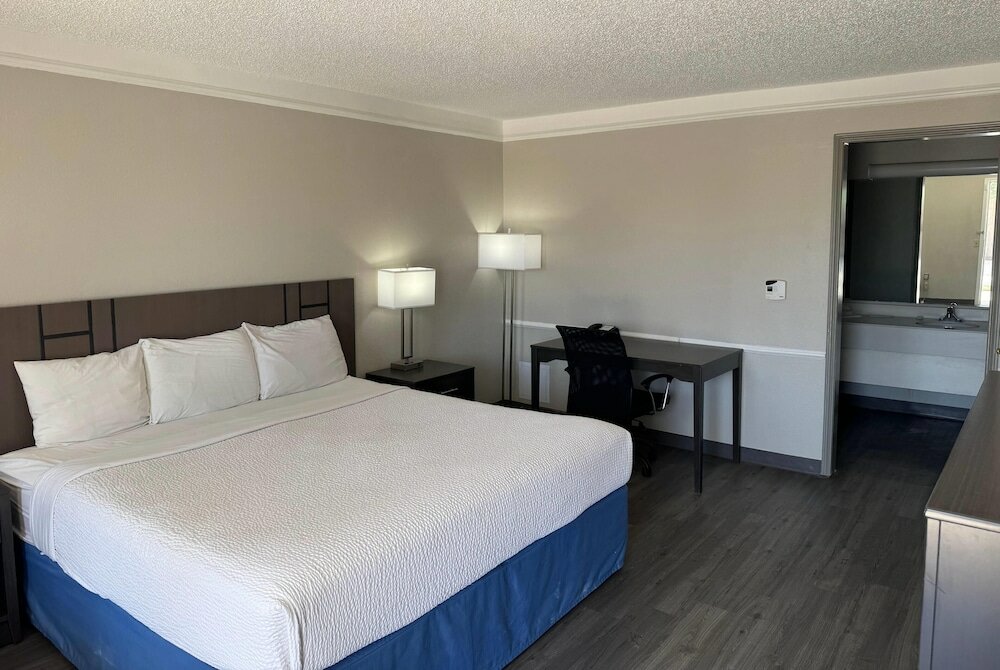 Фото Days Inn by Wyndham Georgetown