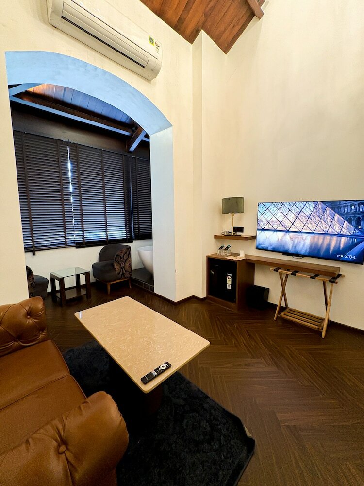 Фото Gulf Hotel Colaba