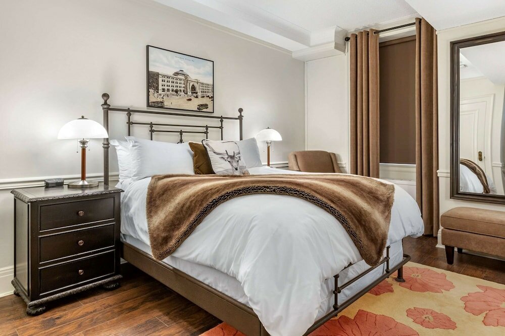 Фото The Fort Garry Hotel