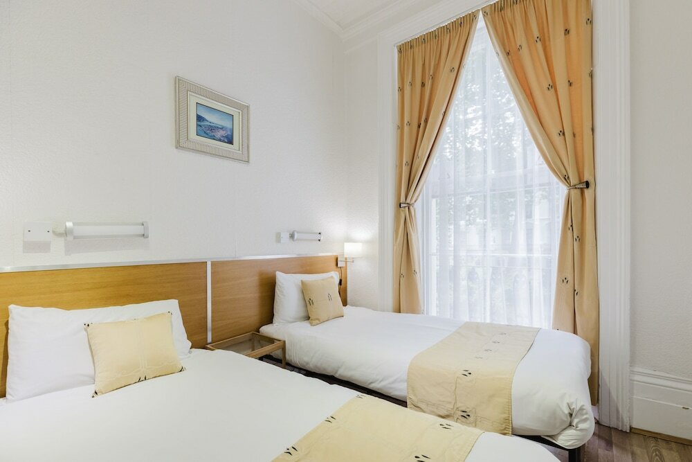 Фото Falcon Hotel