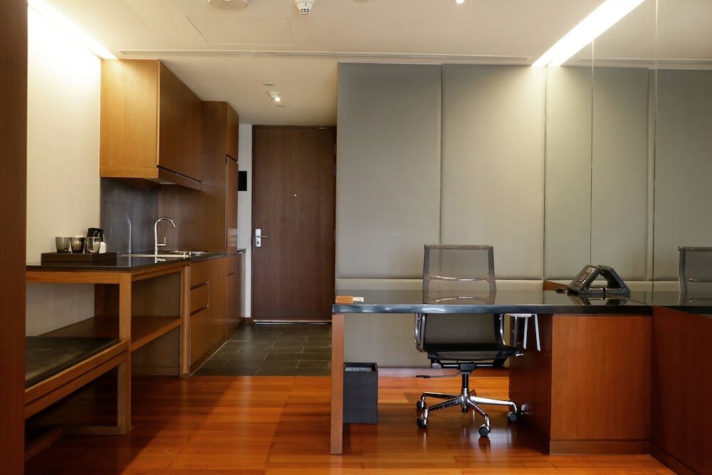 Фото Hansar Bangkok Hotel