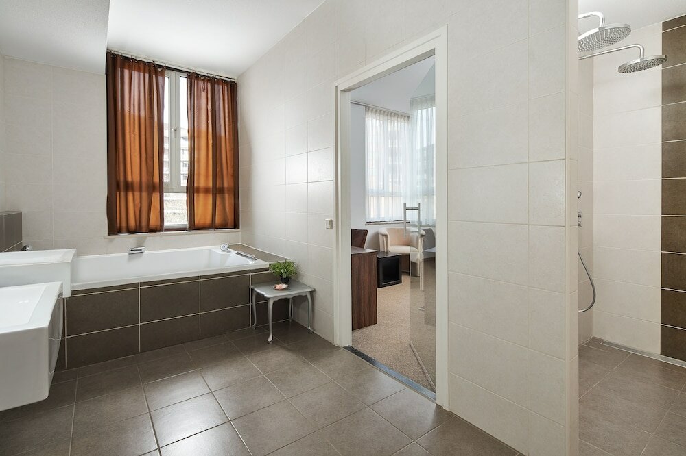 Фото Hotel La Reine