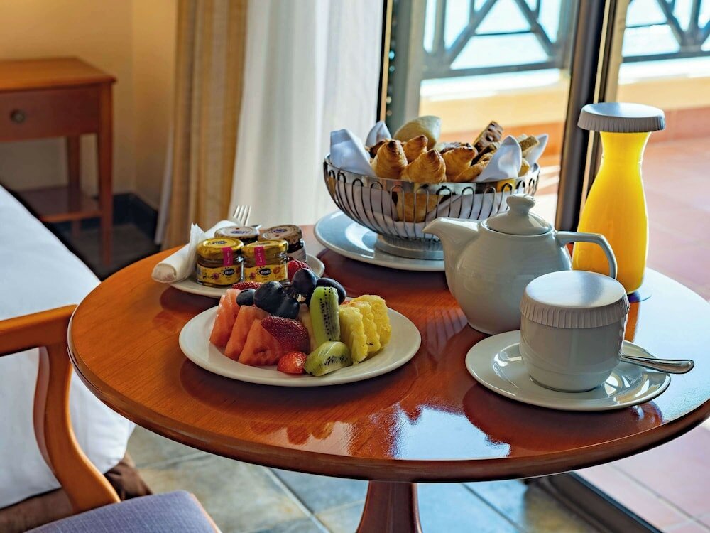 Фото Novotel Bahrain Al Dana Resort