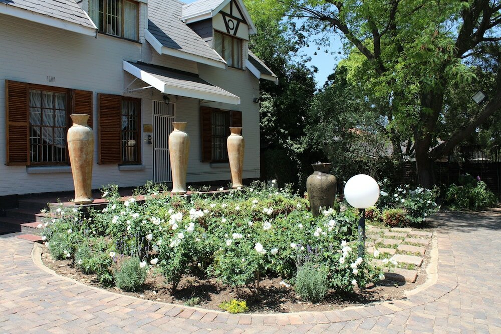 Фото 3Liebeloft Guest House