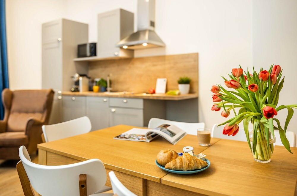 Фото Jimmy's Apartments Emerald