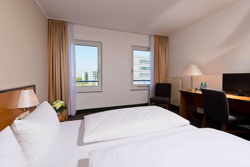 Фото Отель Coffee Fellows Frankfurt-Airport