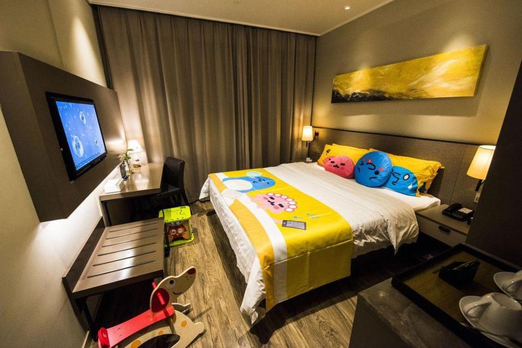 Фото Homeinn Plus Hotel (Beijing Guomao Heshenghui)