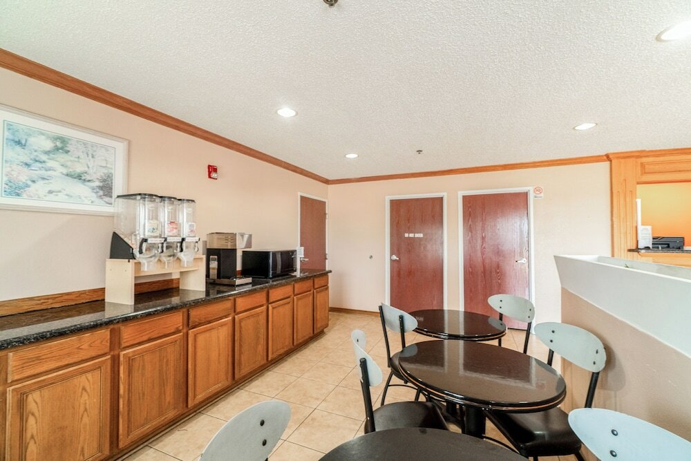Фото Fairway Inn La Porte