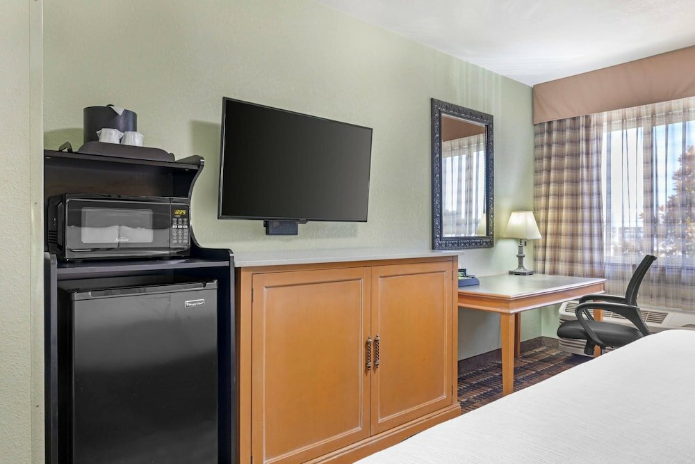 Фото Quality Inn & Suites Plano East - Richardson