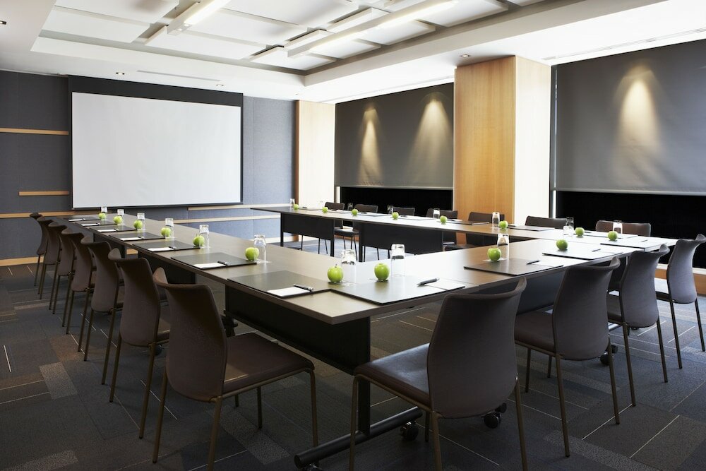 Фото Le Germain Hotel Maple Leaf Square