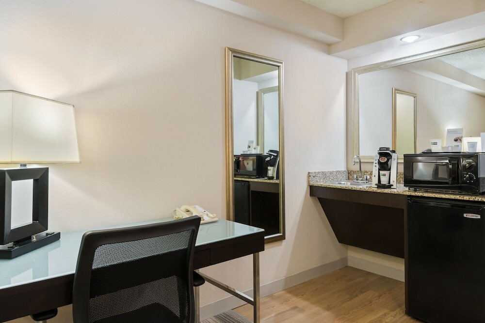 Фото Holiday Inn Express & Suites Kendall East Miami