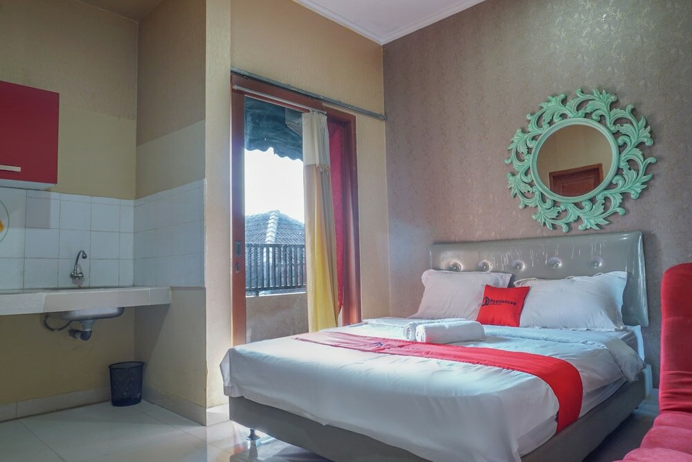 Фото Residences by RedDoorz near Kemang Square
