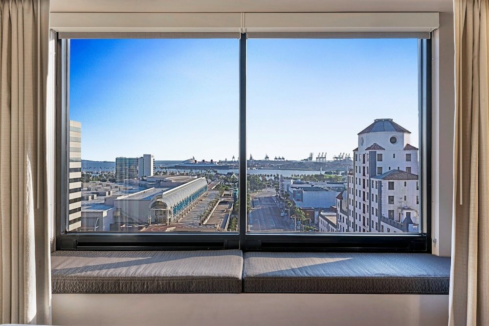 Фото Renaissance Long Beach Hotel